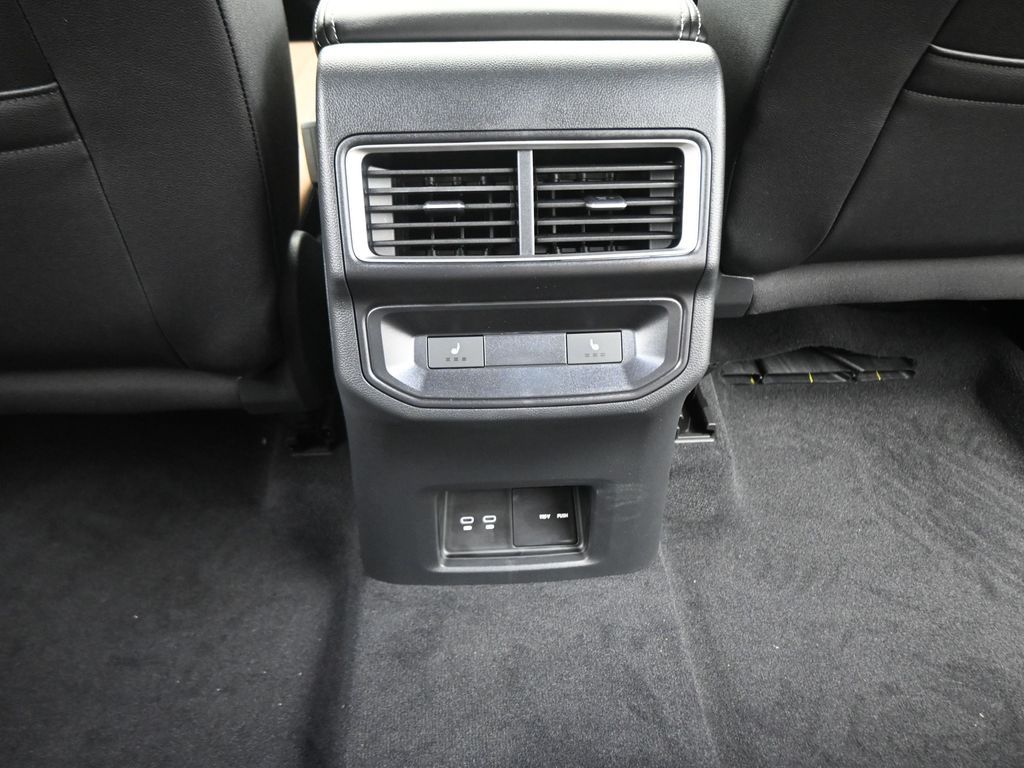 2025 Volkswagen Atlas Cross Sport SEL R-Line photo 39