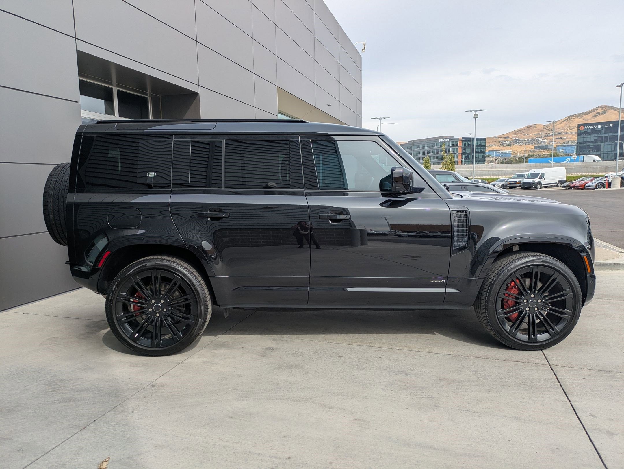2023 Land Rover Defender 110 X photo 3