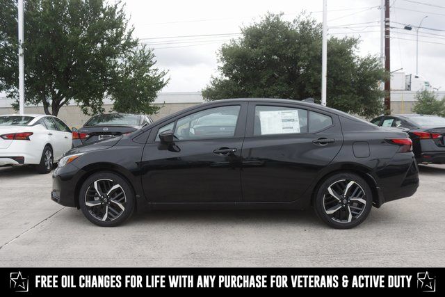 2025 Nissan Versa SR photo 4