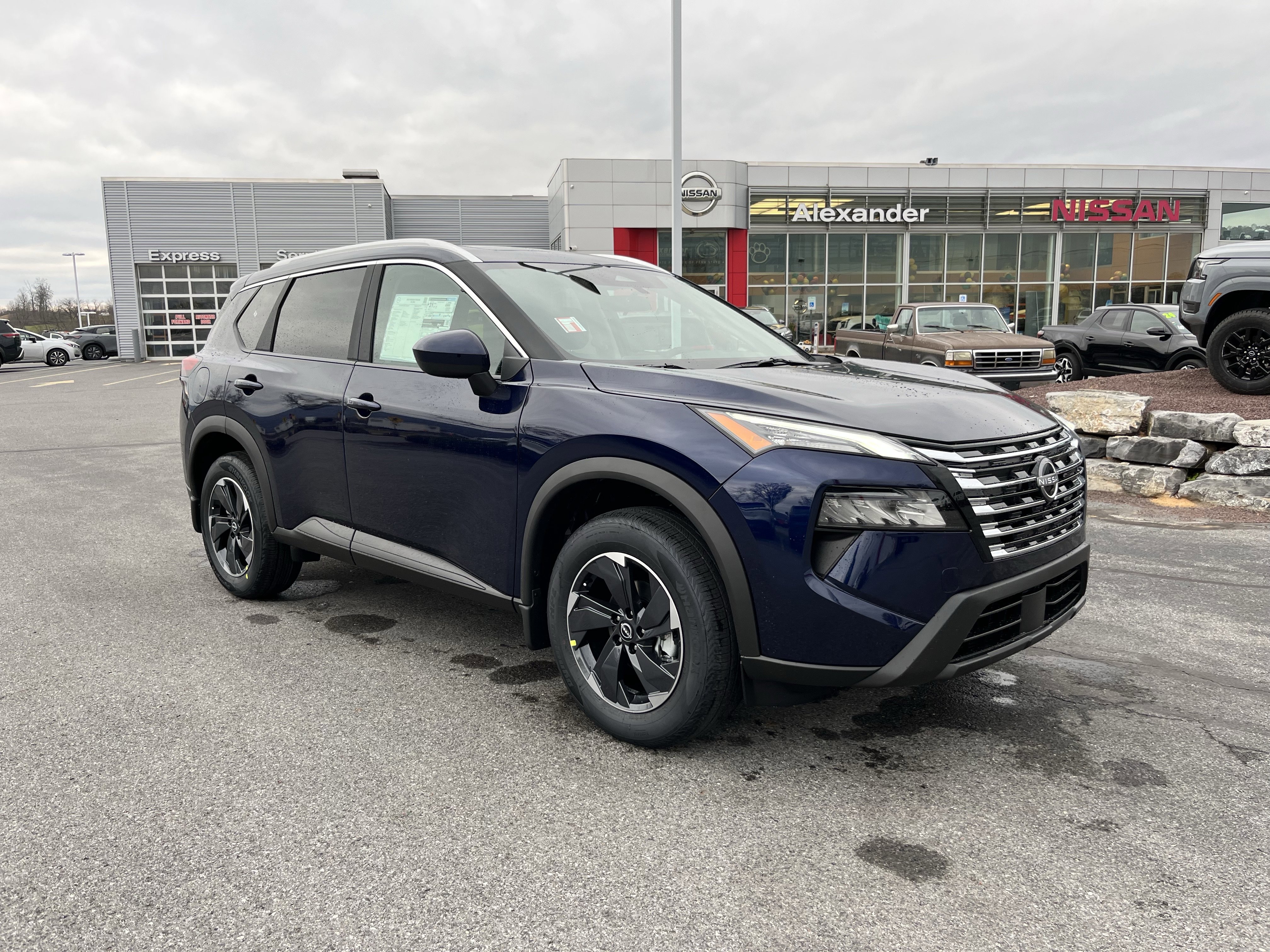 2026 Nissan Rogue SV's photo