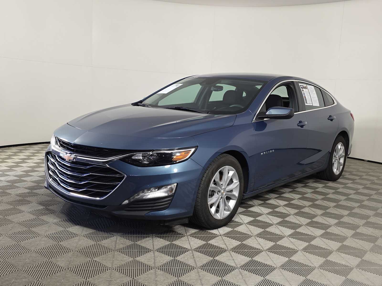 2024 Chevrolet Malibu 1LT photo 3