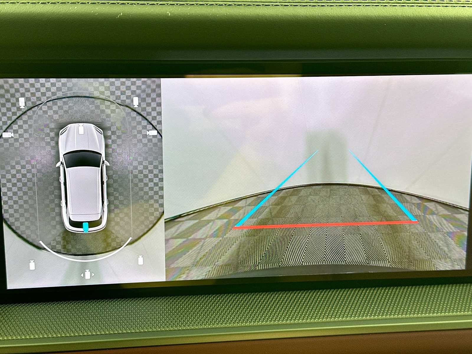 2025 Porsche Cayenne S photo 16