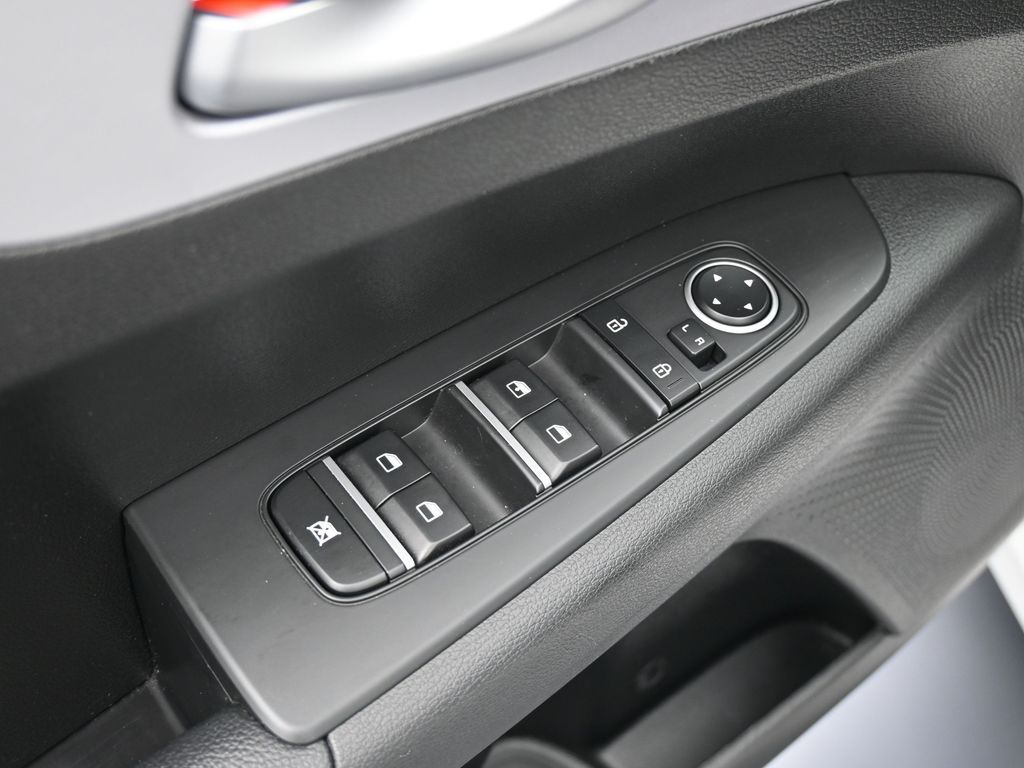 2023 Kia Forte LXS photo 2