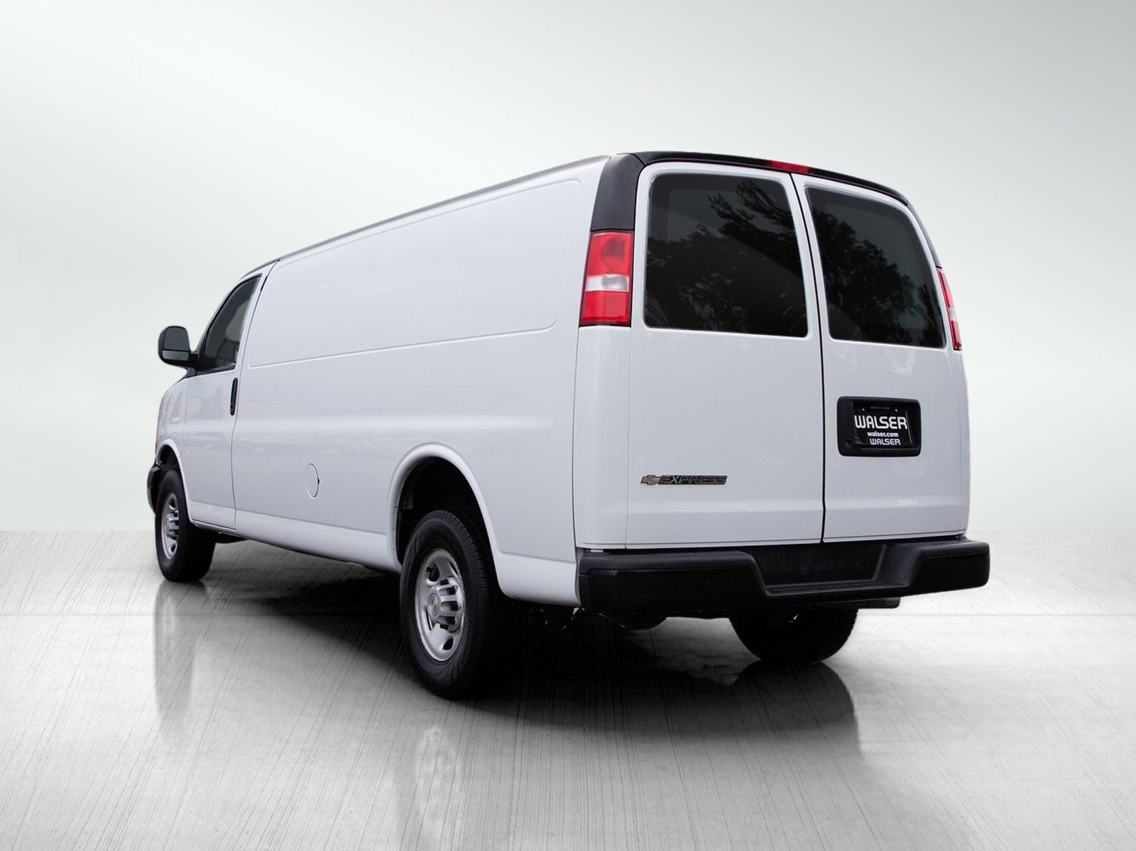 2022 Chevrolet Express 2500 photo 3