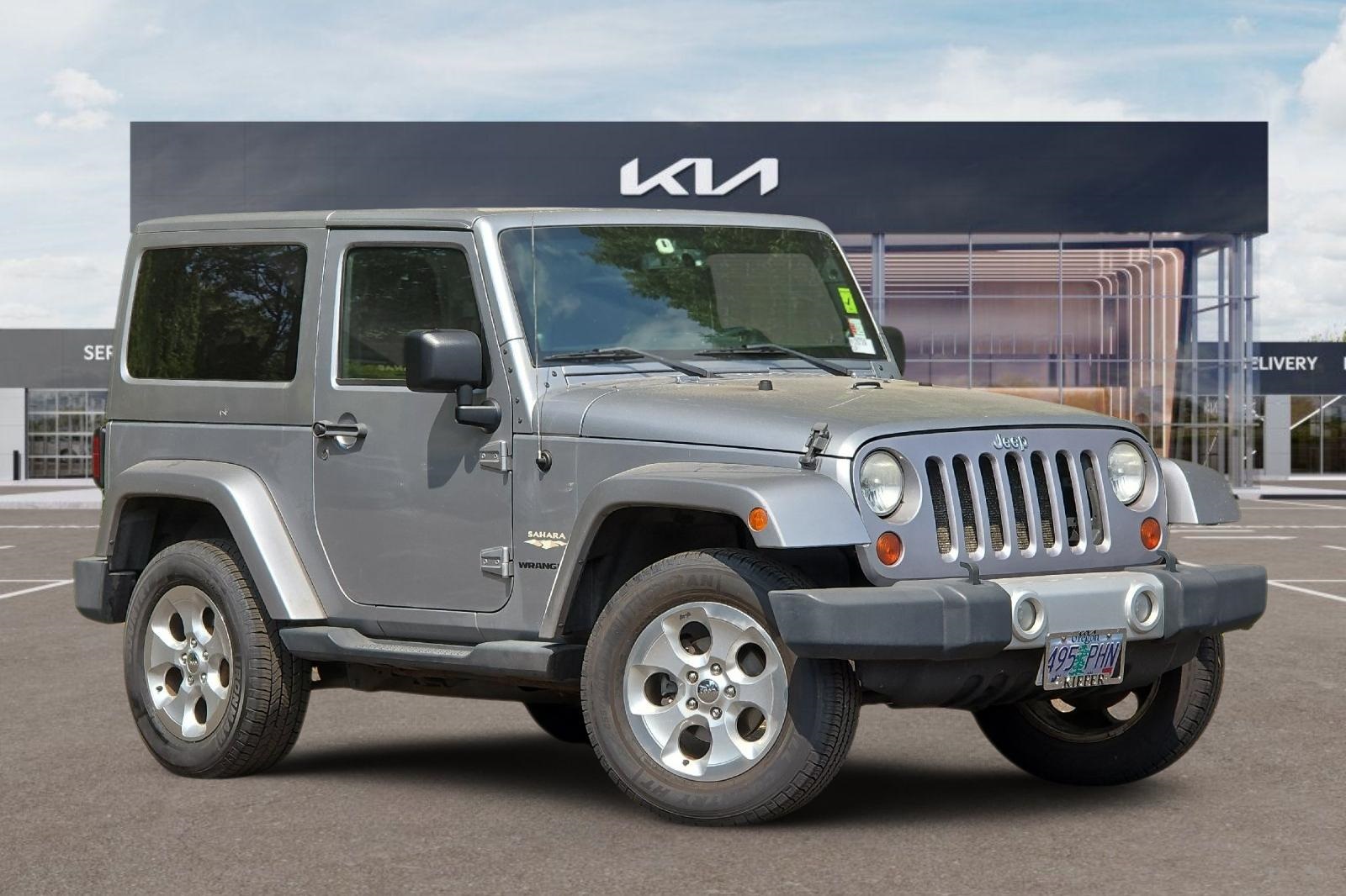 2013 Jeep Wrangler Sahara photo 2