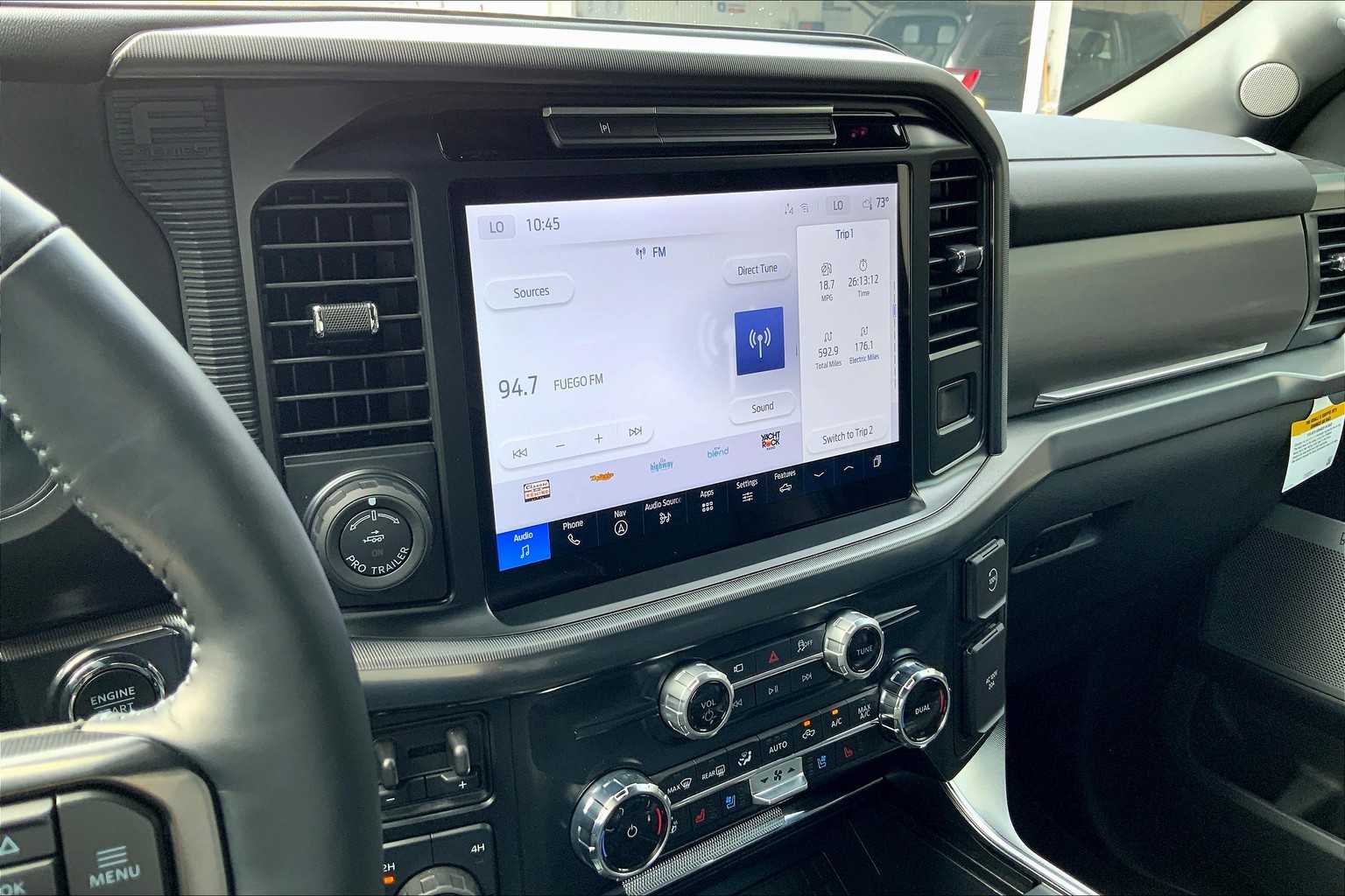 2025 Ford F-150 Platinum photo 4