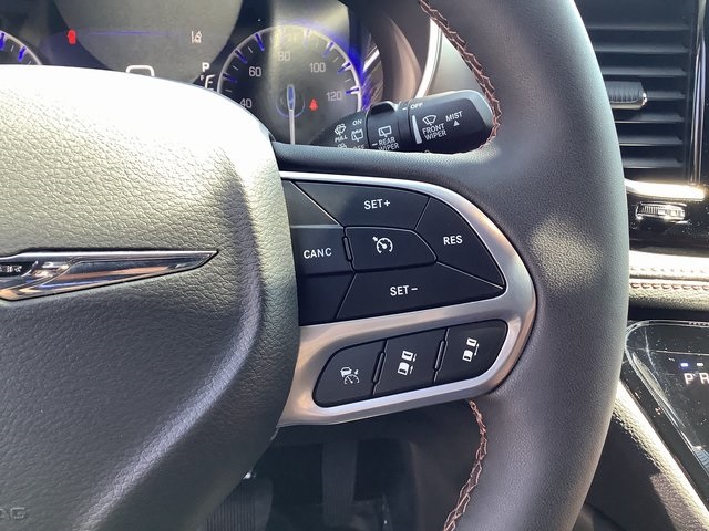2024 Chrysler Pacifica Pinnacle photo 11
