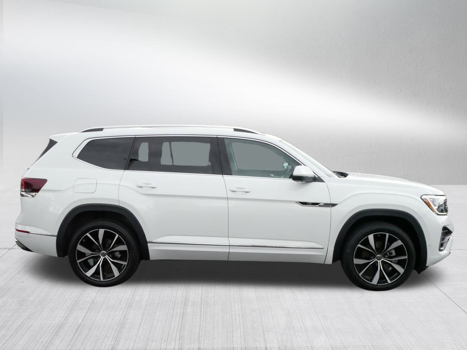 2024 Volkswagen Atlas SEL Premium R-Line photo 8