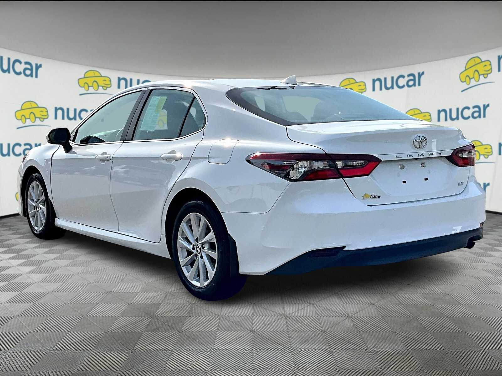 2023 Toyota Camry LE photo 4