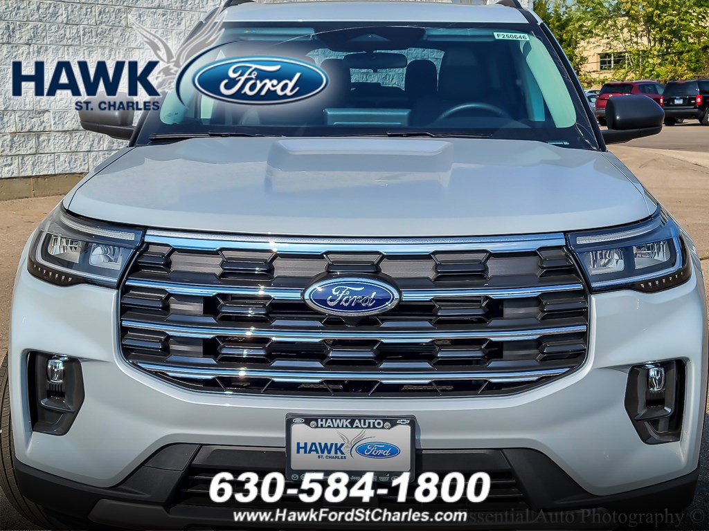 2025 Ford Explorer photo 4