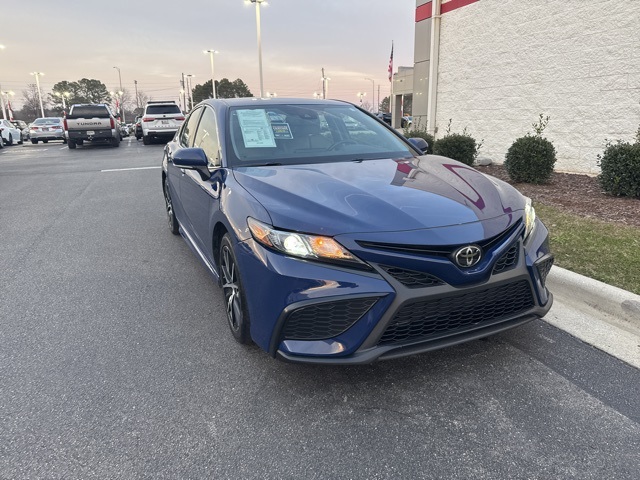 2024 Toyota Camry SE's photo