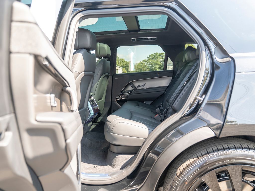 2025 Land Rover Range Rover Sport SE photo 19