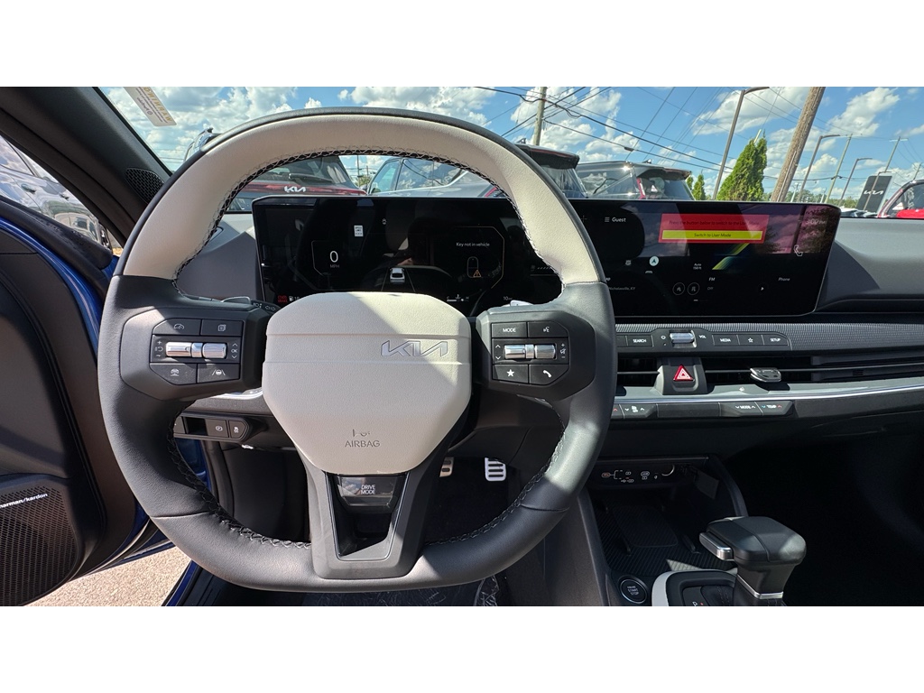 2025 Kia K4 GT-Line Turbo photo 9