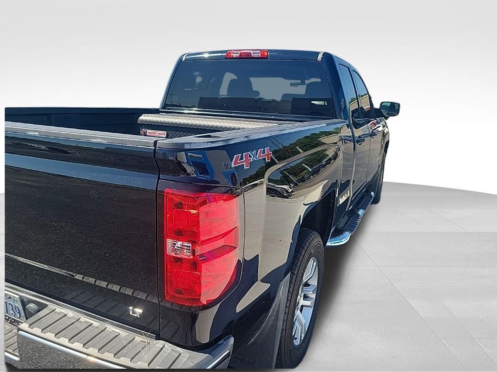 2016 Chevrolet Silverado 1500 LT photo 3