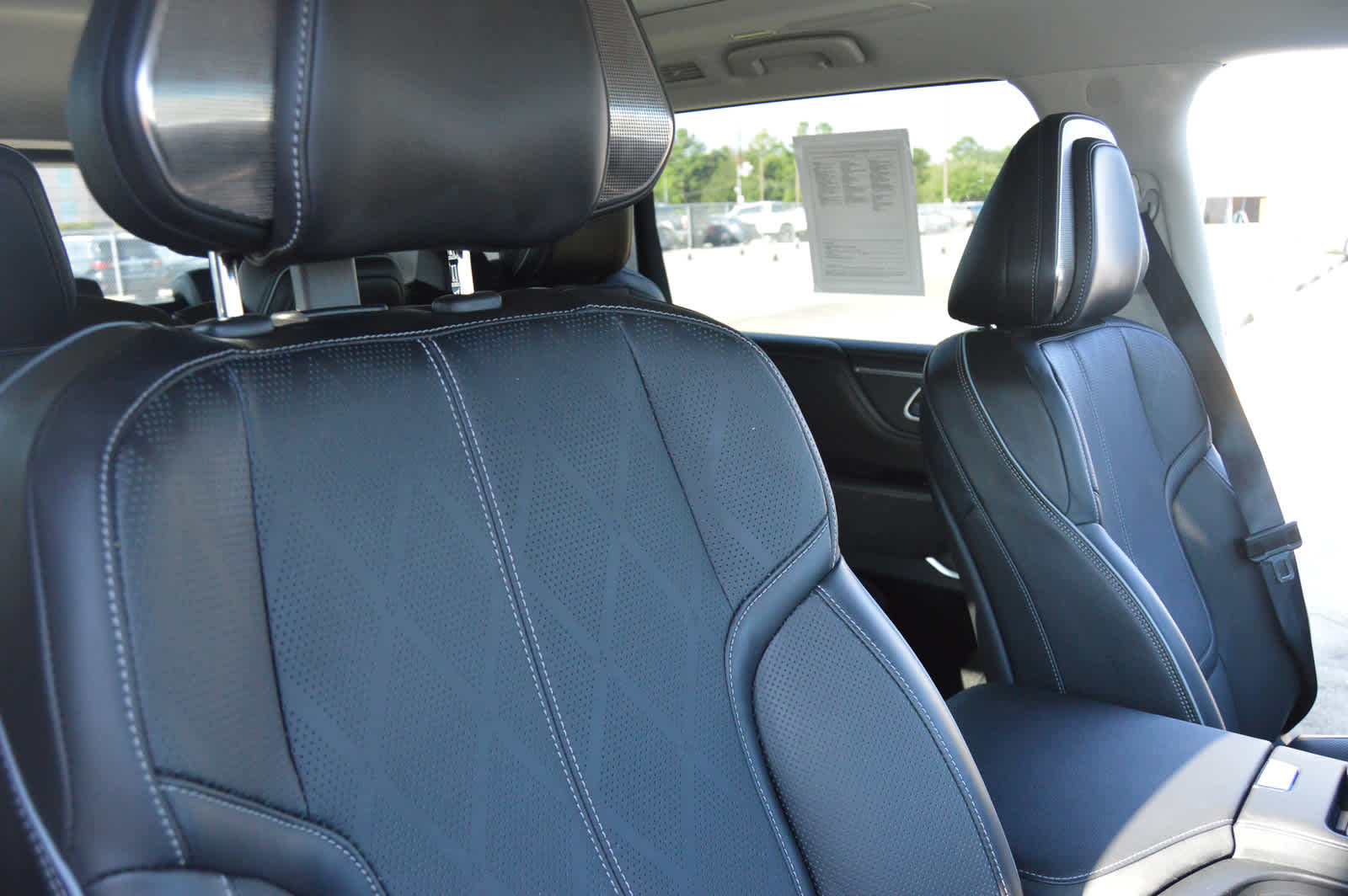 2025 INFINITI QX80 Sensory 4WD - Photo 13