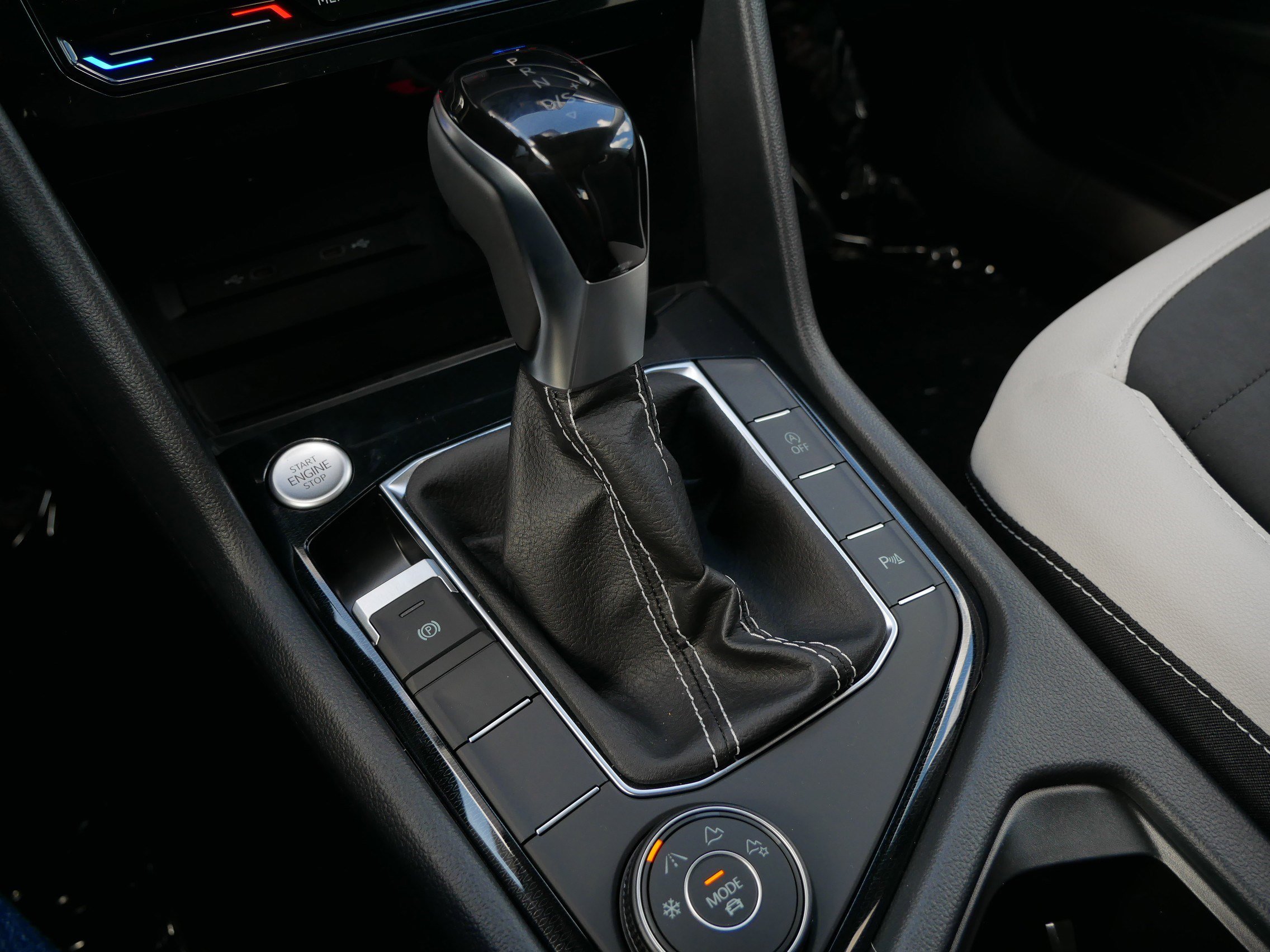 2025 Volkswagen Taos SE photo 7