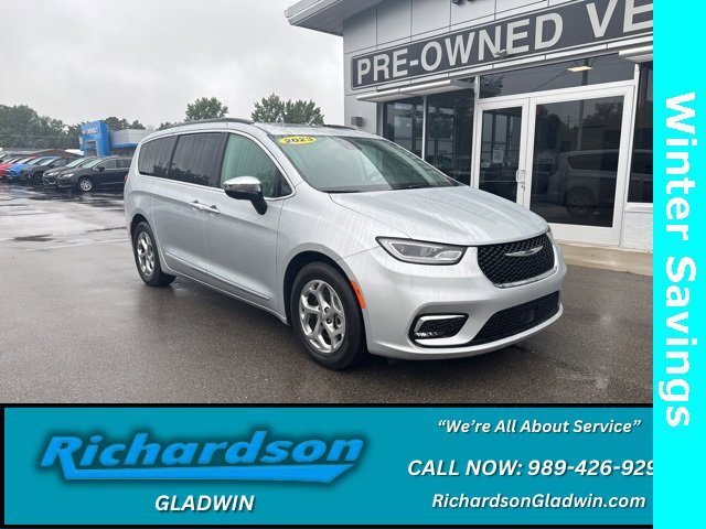 2023 Chrysler Pacifica Limited's photo