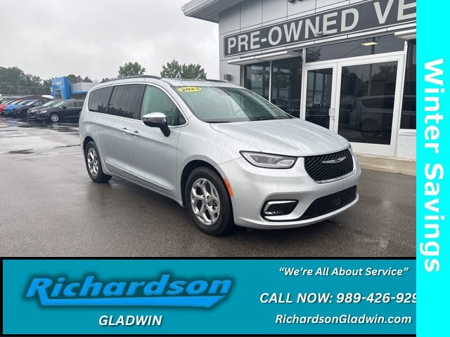 2023 Chrysler Pacifica Limited's photo