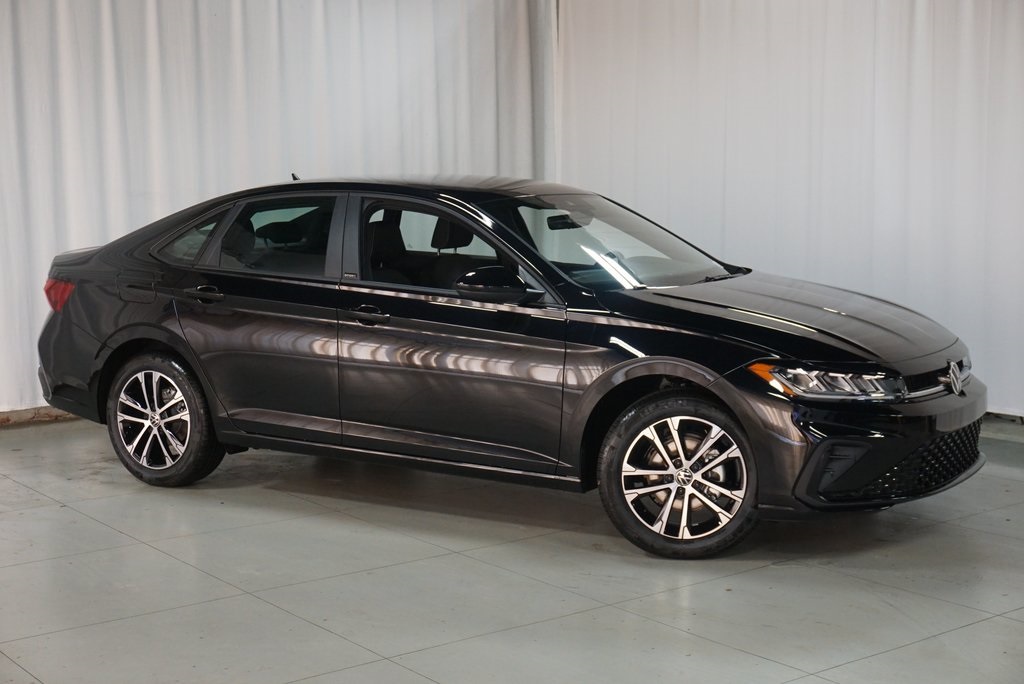 2025 Volkswagen Jetta 1.5T Sport photo 4