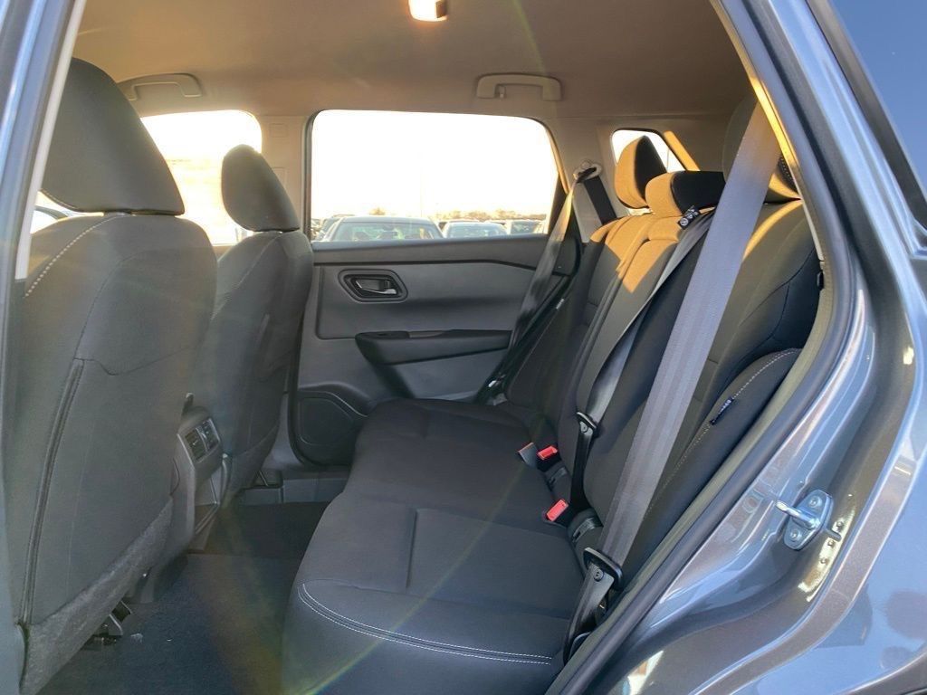 2025 Nissan Rogue S photo 18