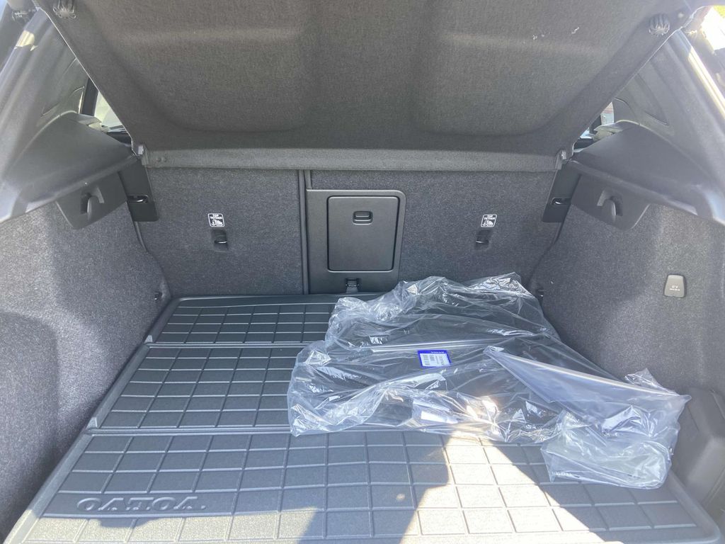 2026 Volvo XC40 AWD Plus photo 21