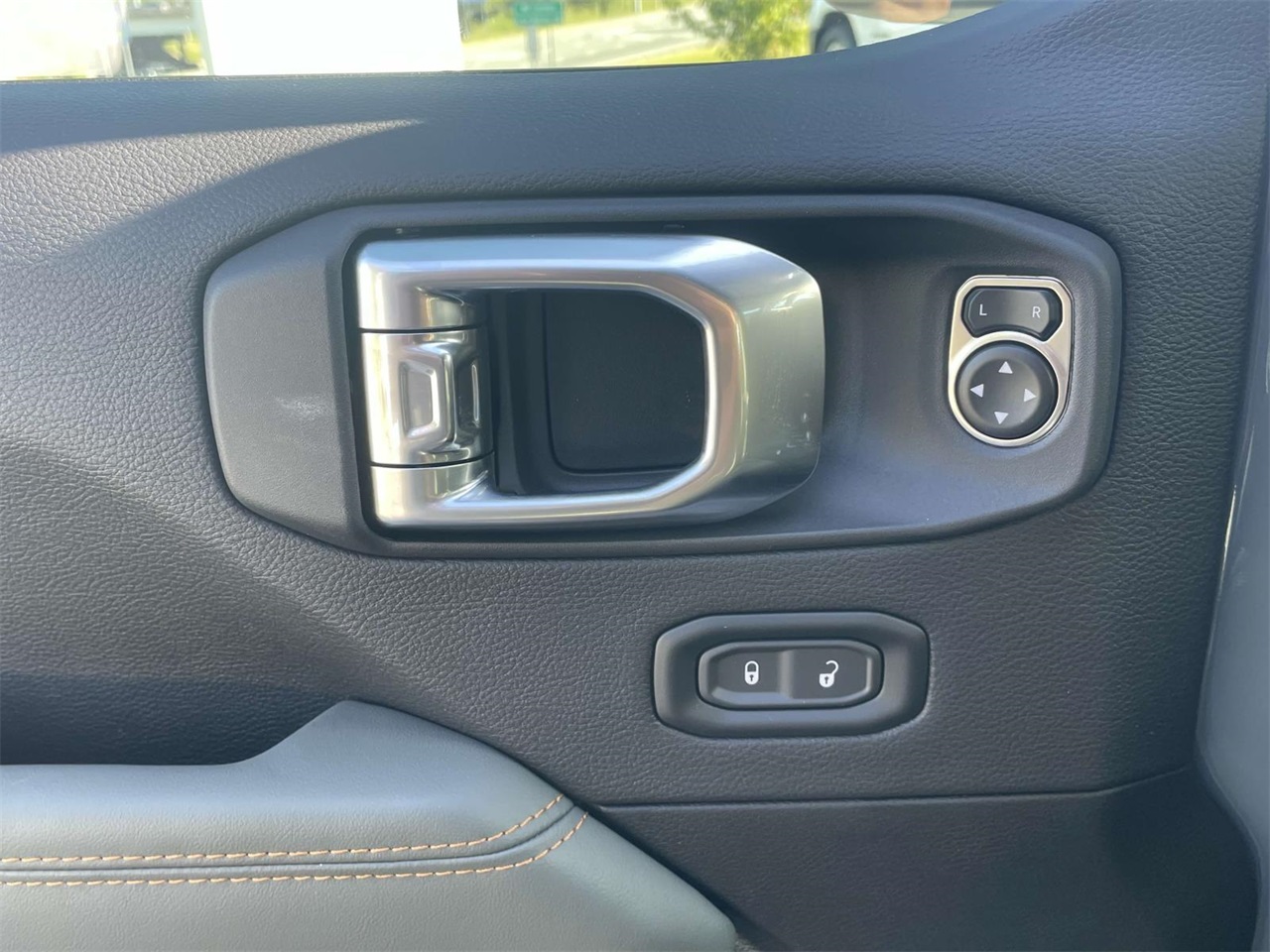 2025 Jeep Gladiator Mojave photo 24
