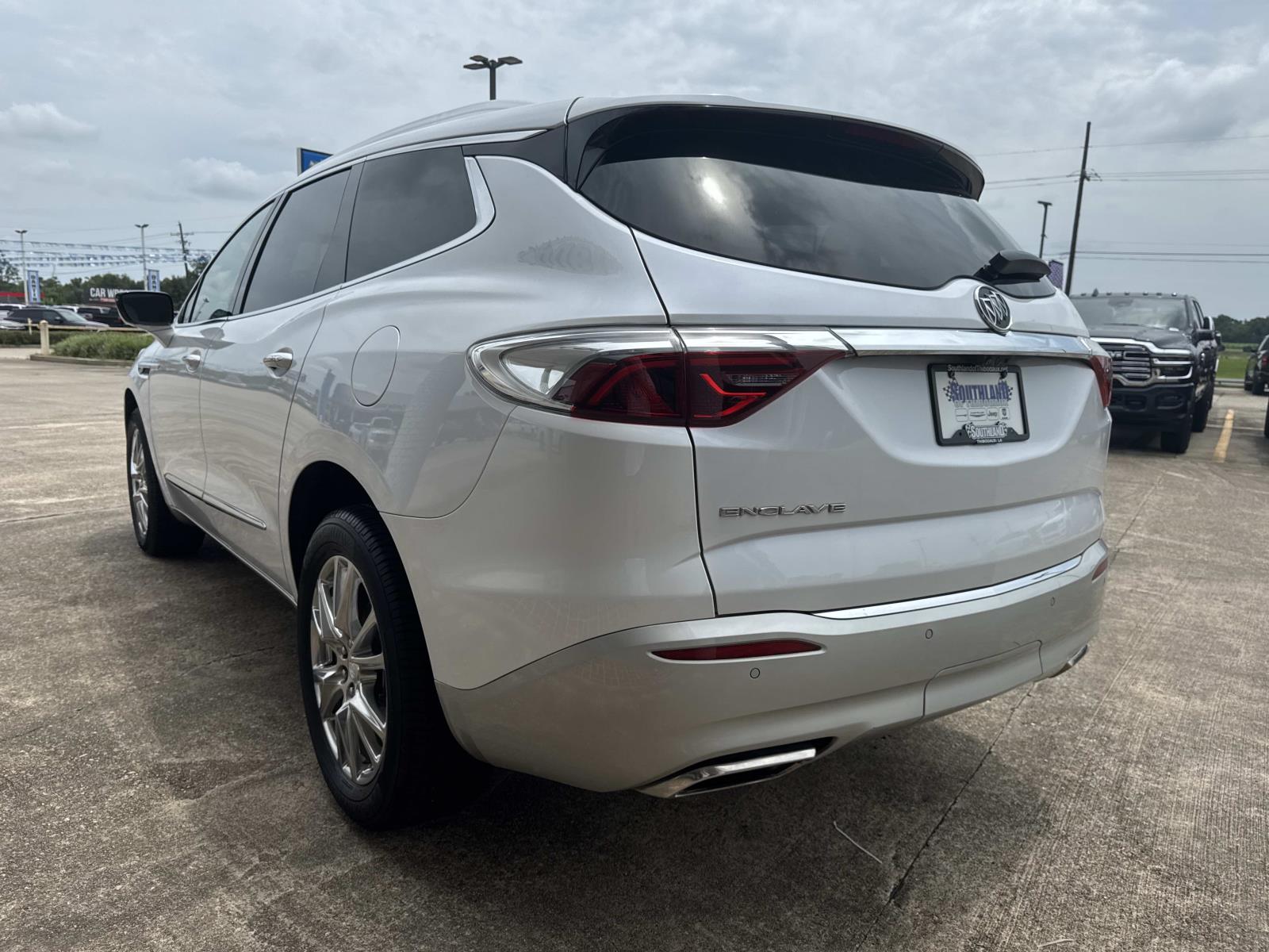 2022 Buick Enclave Premium photo 4