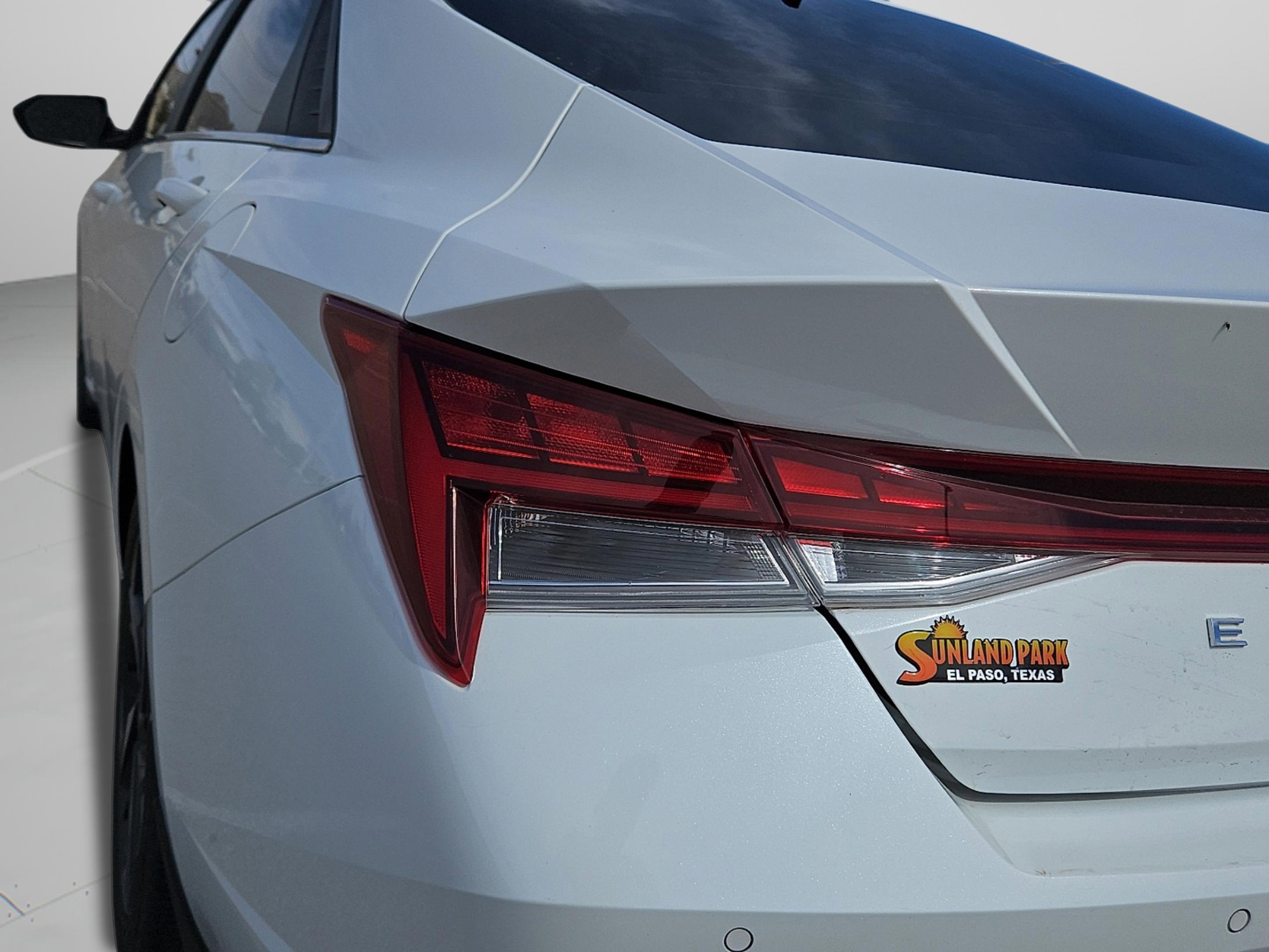 2023 Hyundai Elantra Limited photo 13