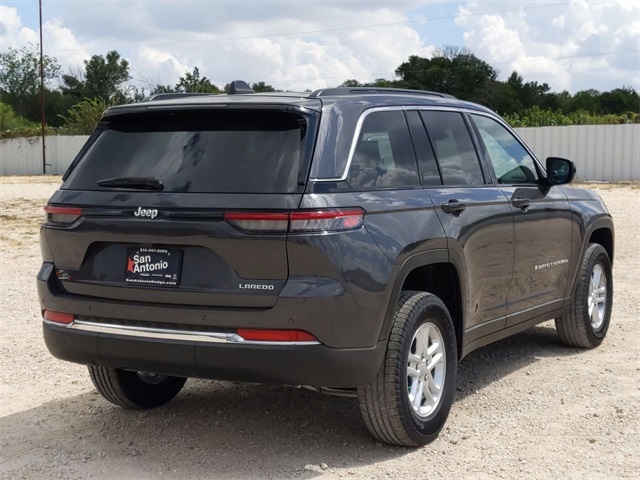 2025 Jeep Grand Cherokee Laredo Altitude photo 8
