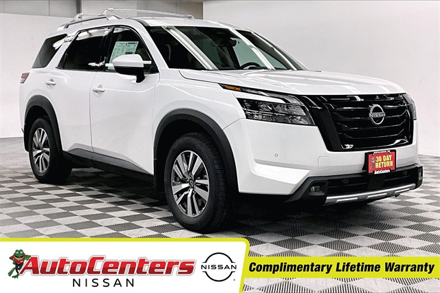 2025 Nissan Pathfinder SL's photo