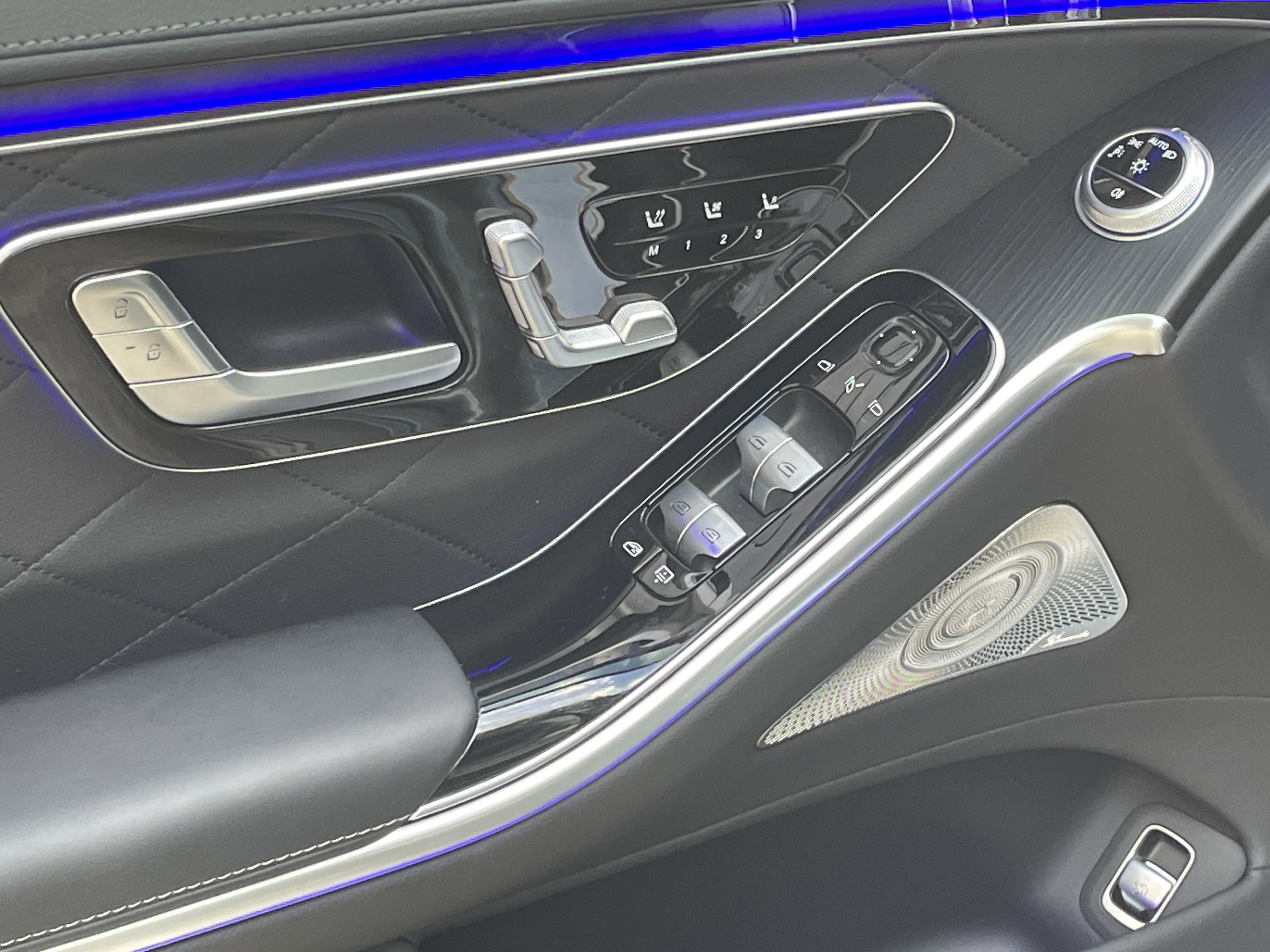 2025 Mercedes Benz S 580 4MATIC photo 3