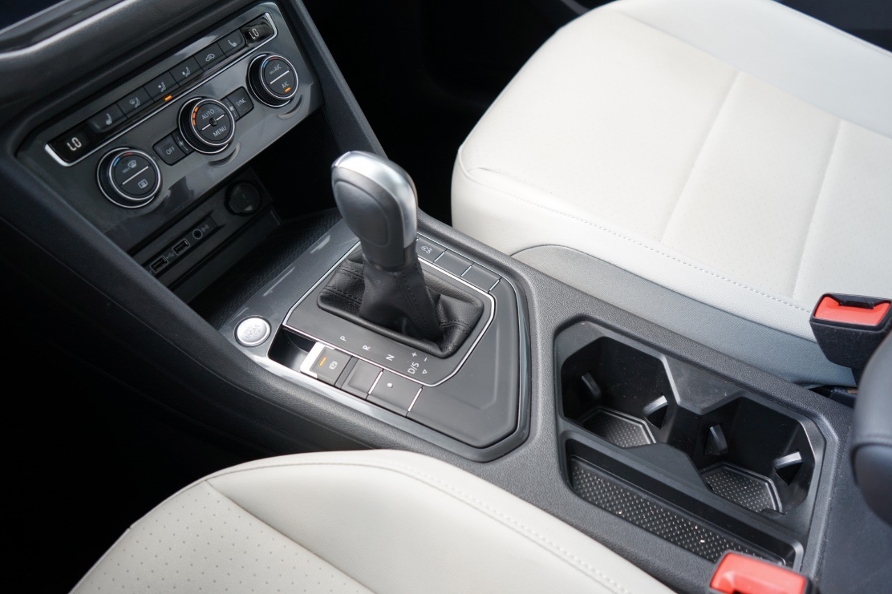 2020 Volkswagen Tiguan SEL photo 18