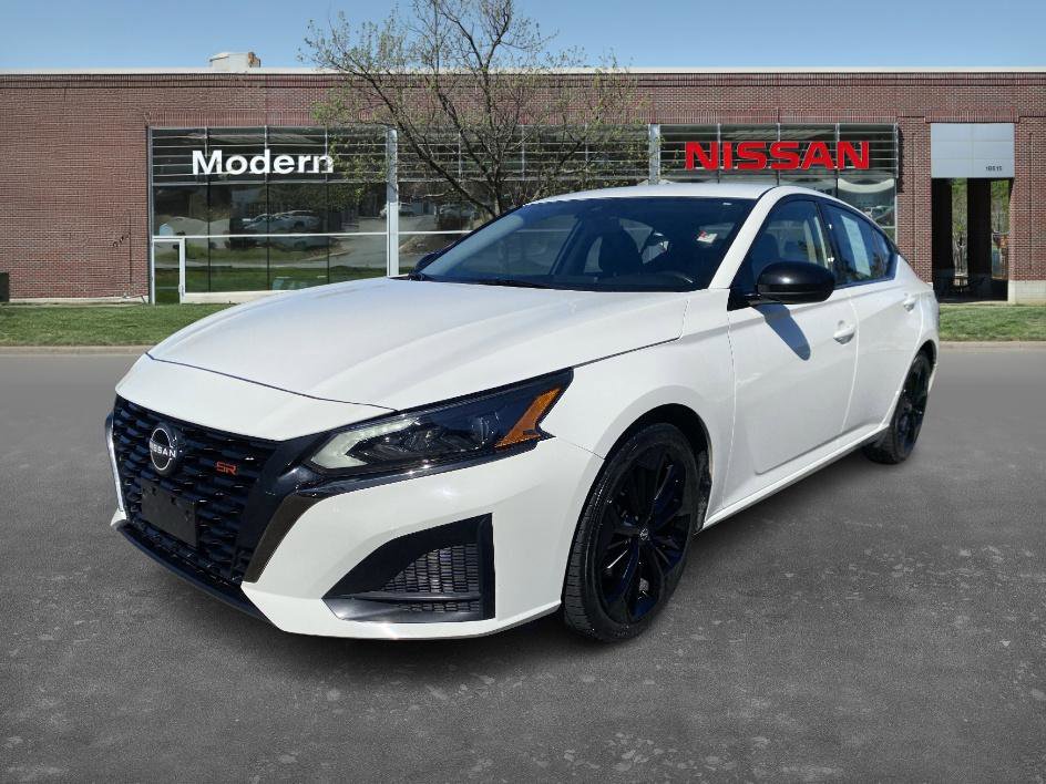 2024 Nissan Altima SR's photo