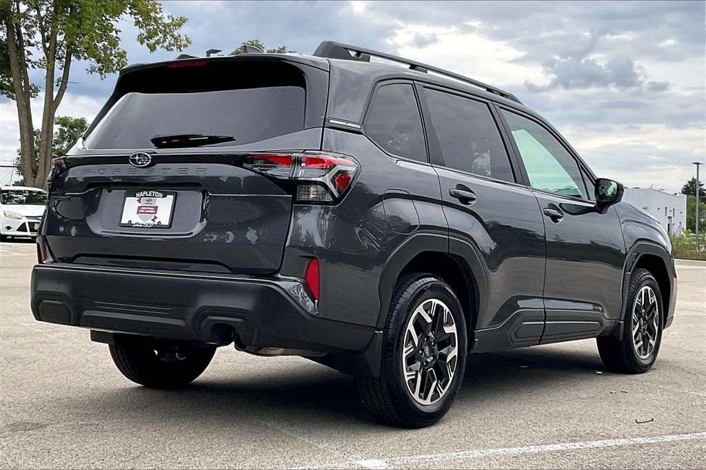 2025 Subaru Forester Premium photo 11