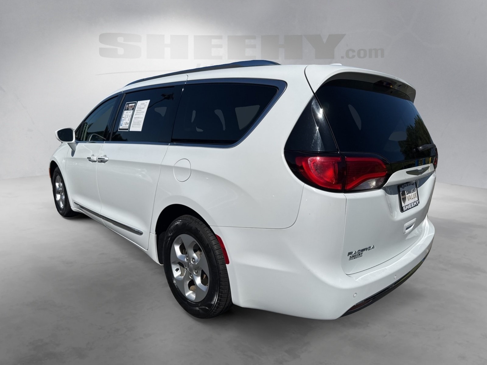 2017 Chrysler Pacifica Touring Plus photo 13