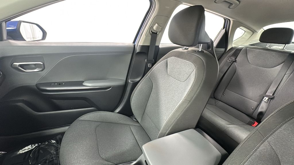 2025 Kia K4 LXS photo 13