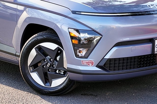 Used 2024 Blue Hyundai SE image 3