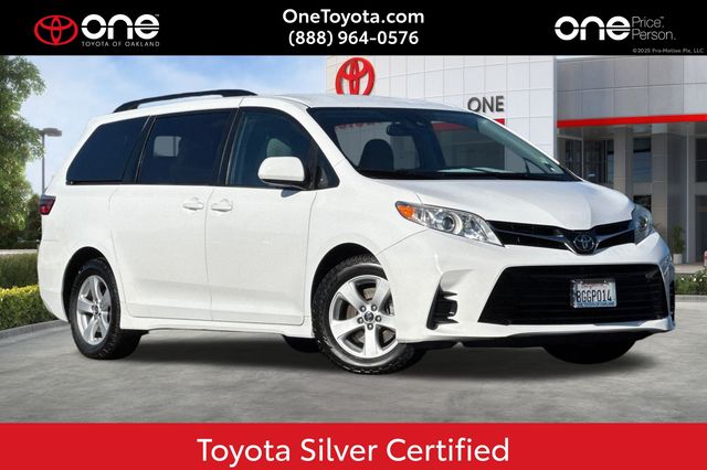 2018 Toyota Sienna LE's photo