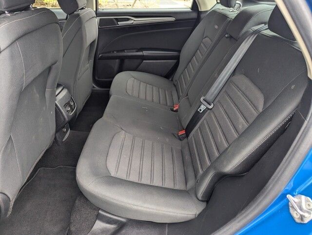 2020 Ford Fusion SE photo 12