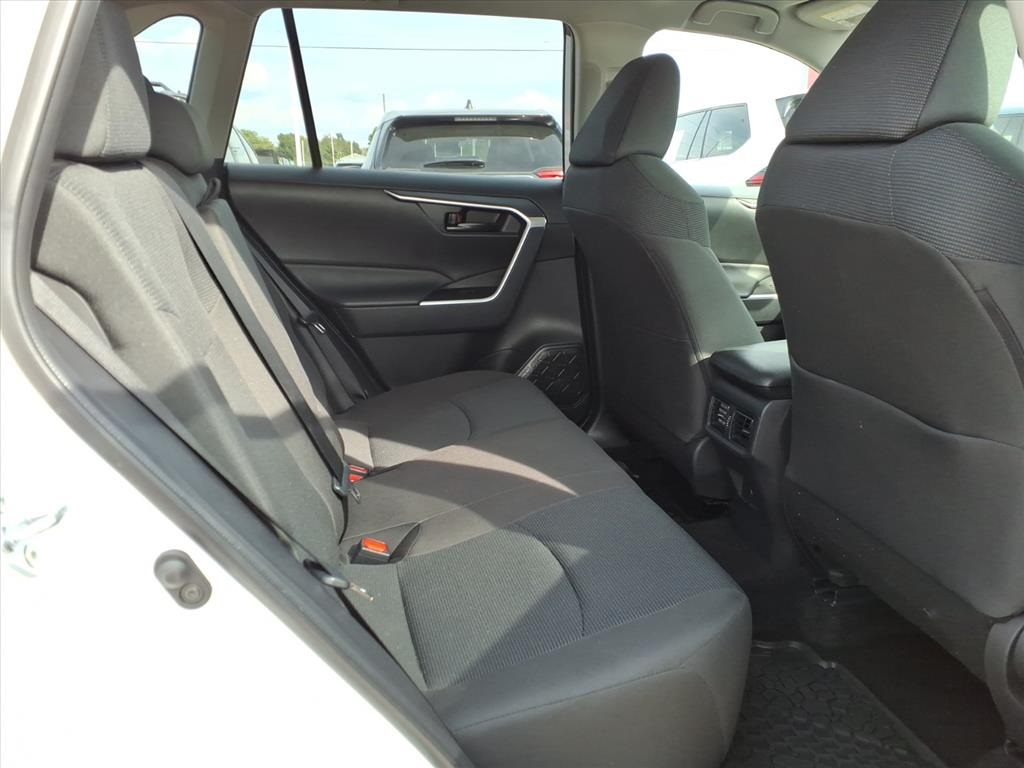 2025 Toyota RAV4 LE photo 4