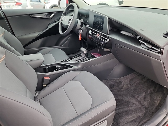 2025 Kia Niro LX photo 16