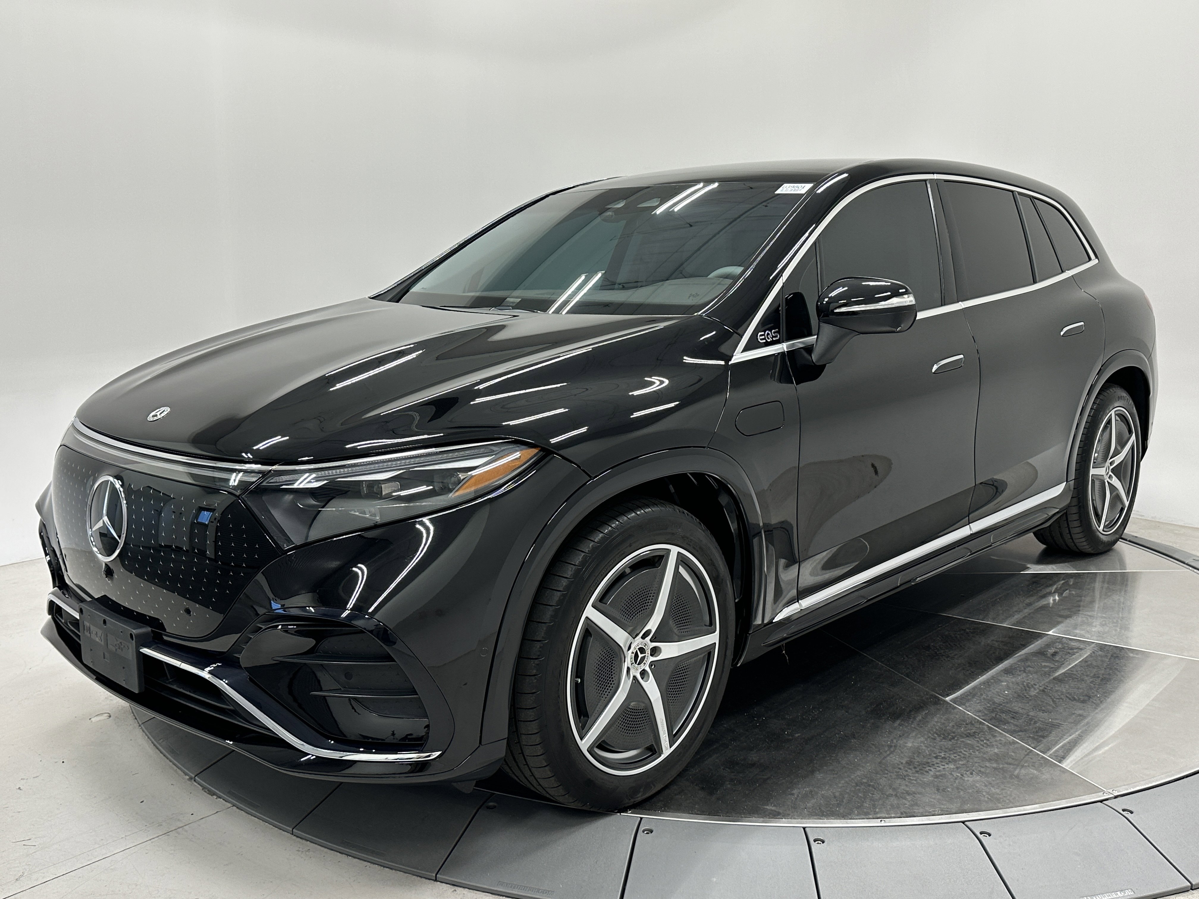 2023 Mercedes Benz EQS SUV 580 4MATIC photo 2