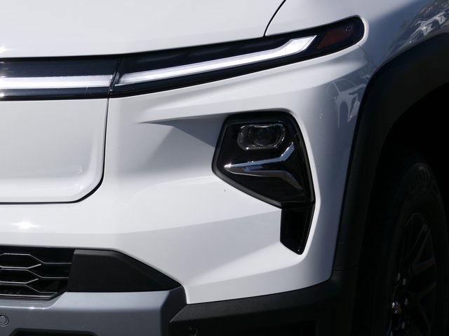 2026 Chevrolet Silverado EV LT photo 9