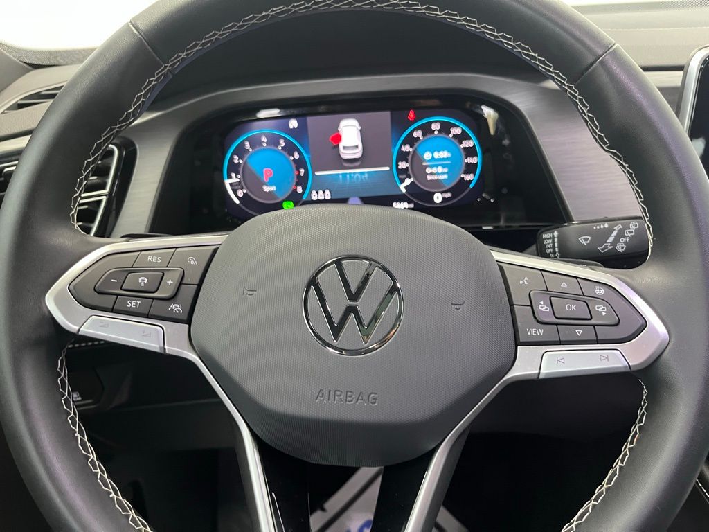 2024 Volkswagen Atlas Cross Sport SE Technology photo 19