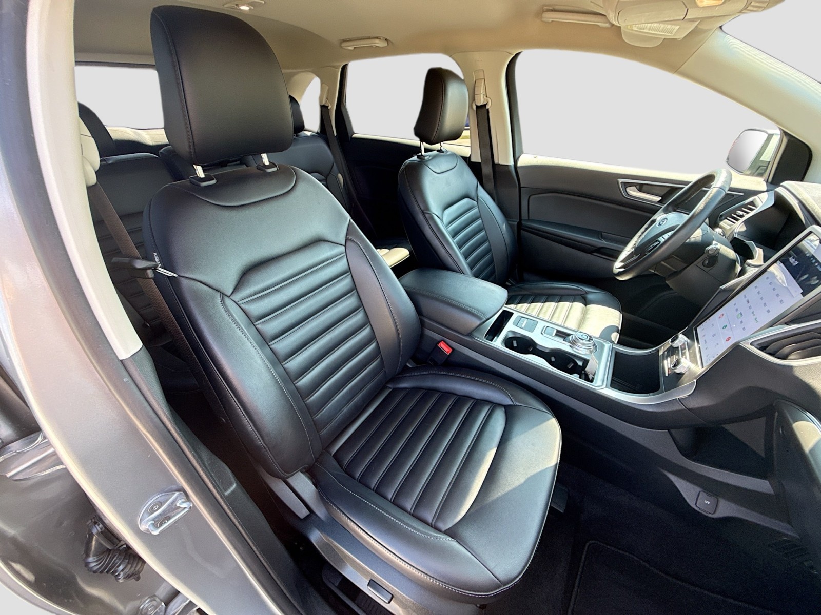 2022 Ford Edge SEL photo 26