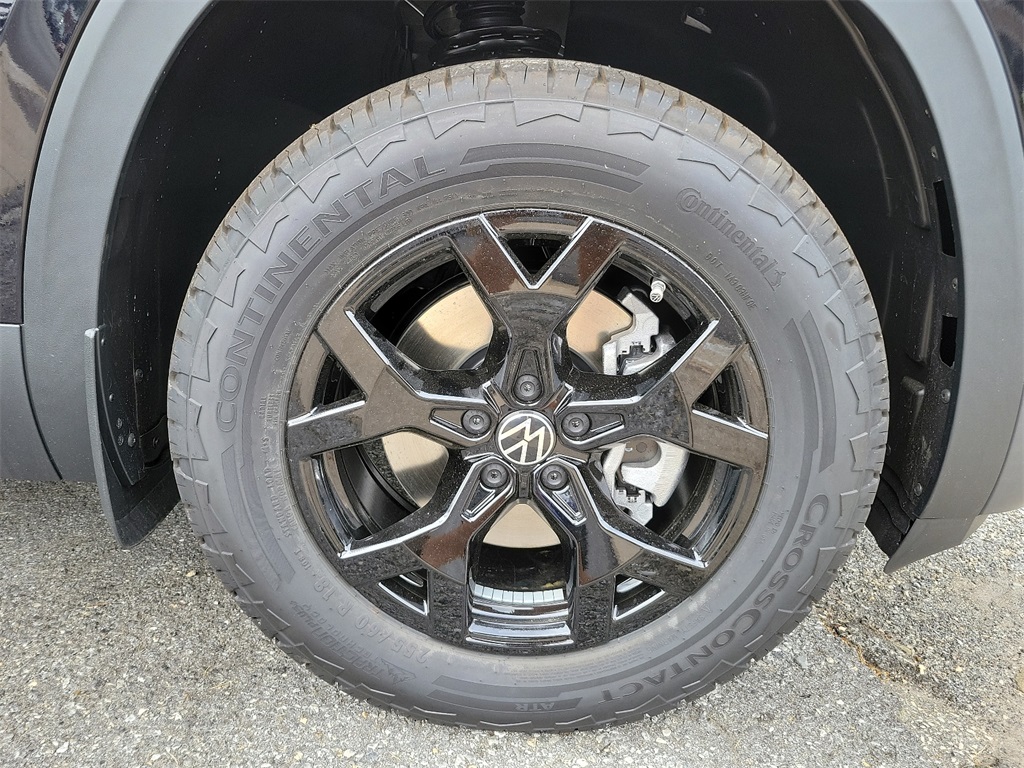 2024 Volkswagen Atlas Peak Edition SEL photo 3