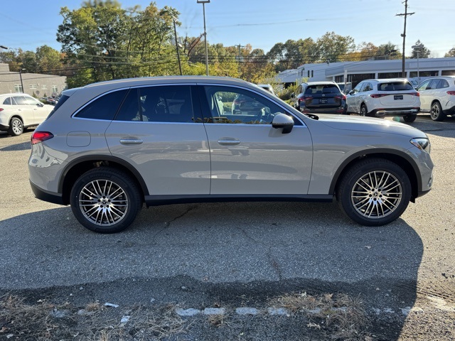2026 Mercedes Benz GLC 300 4MATIC photo 2
