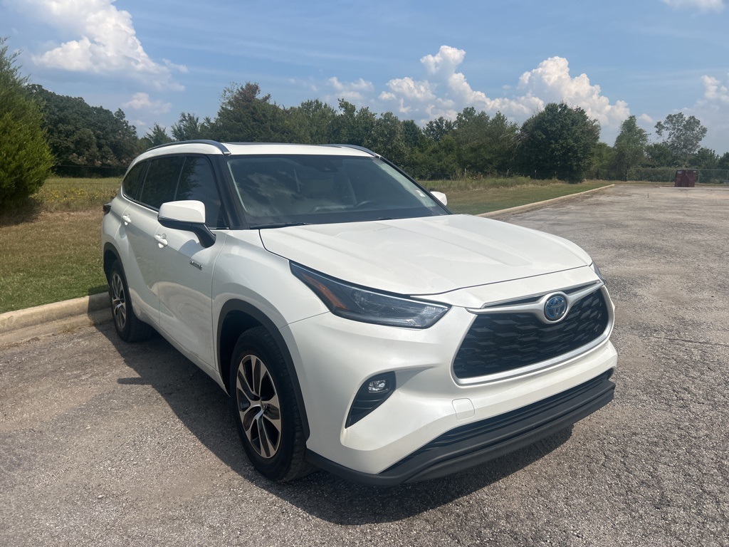 2021 Toyota Highlander Hybrid XLE photo 3