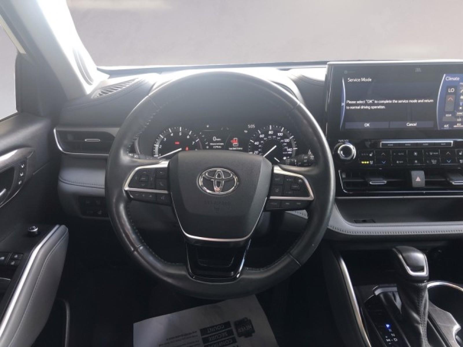 2021 Toyota Highlander Limited photo 12