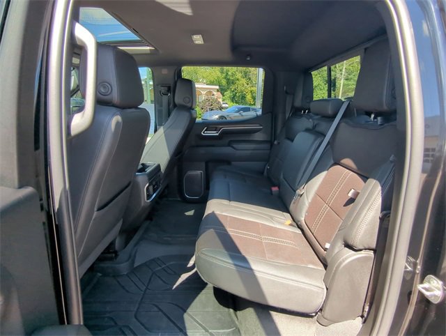 2022 Chevrolet Silverado 1500 High Country photo 10